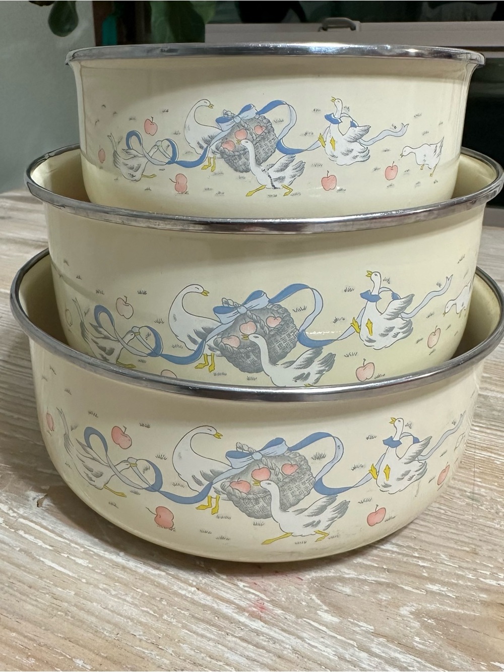 VTG Lincoware Enamel Nesting Bowls Happy Geese Blue Ribbon set of 3 Cottagecore